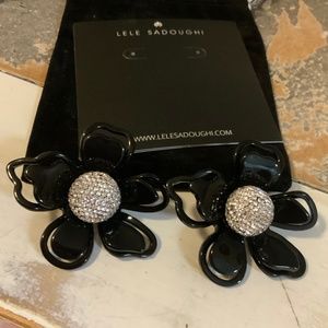LELE Sadoughi blk large flower earrings